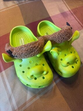 CROCS Kids Neon Green shrek Clogs with Brown Faux-Fur Lining